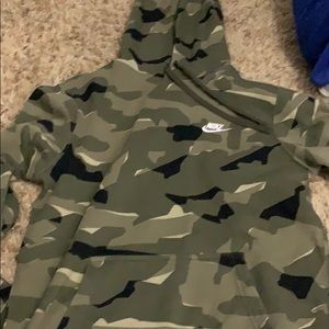 Men’s small Nike camo hoodie